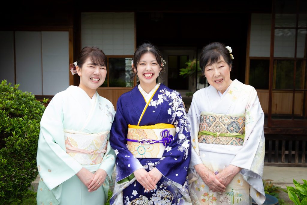 和装の母娘三世代