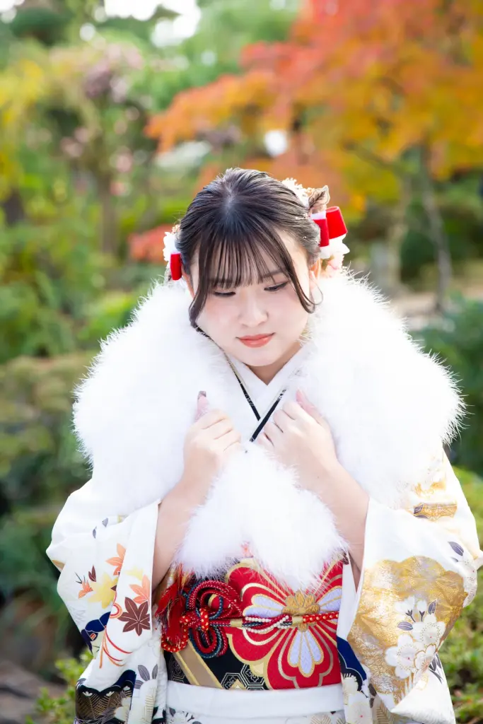 ショールをつけた女性
