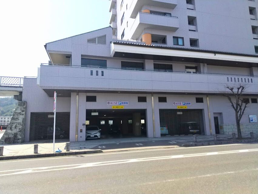 紀久屋津山店駐車場