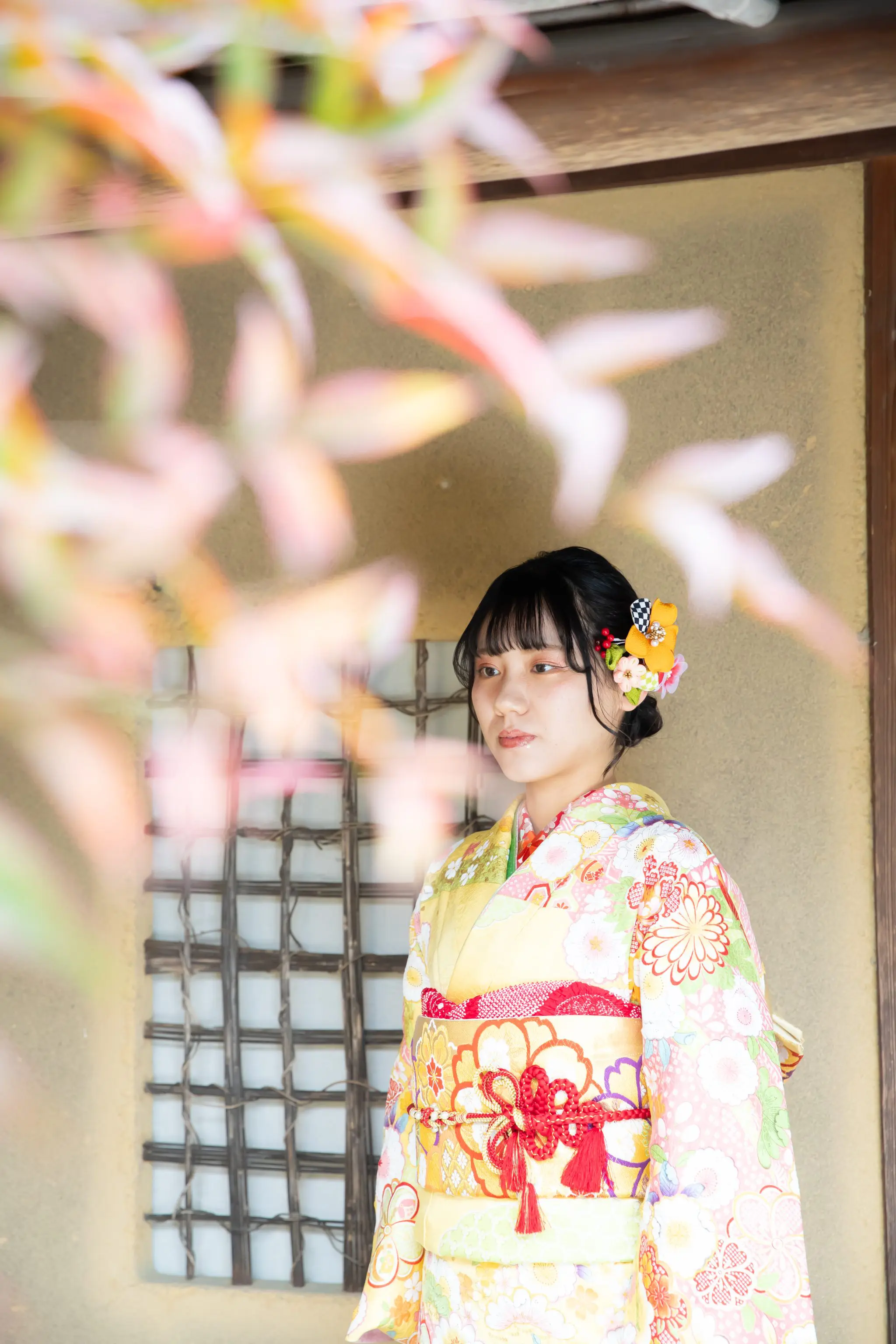 黄色の振袖を着た女性