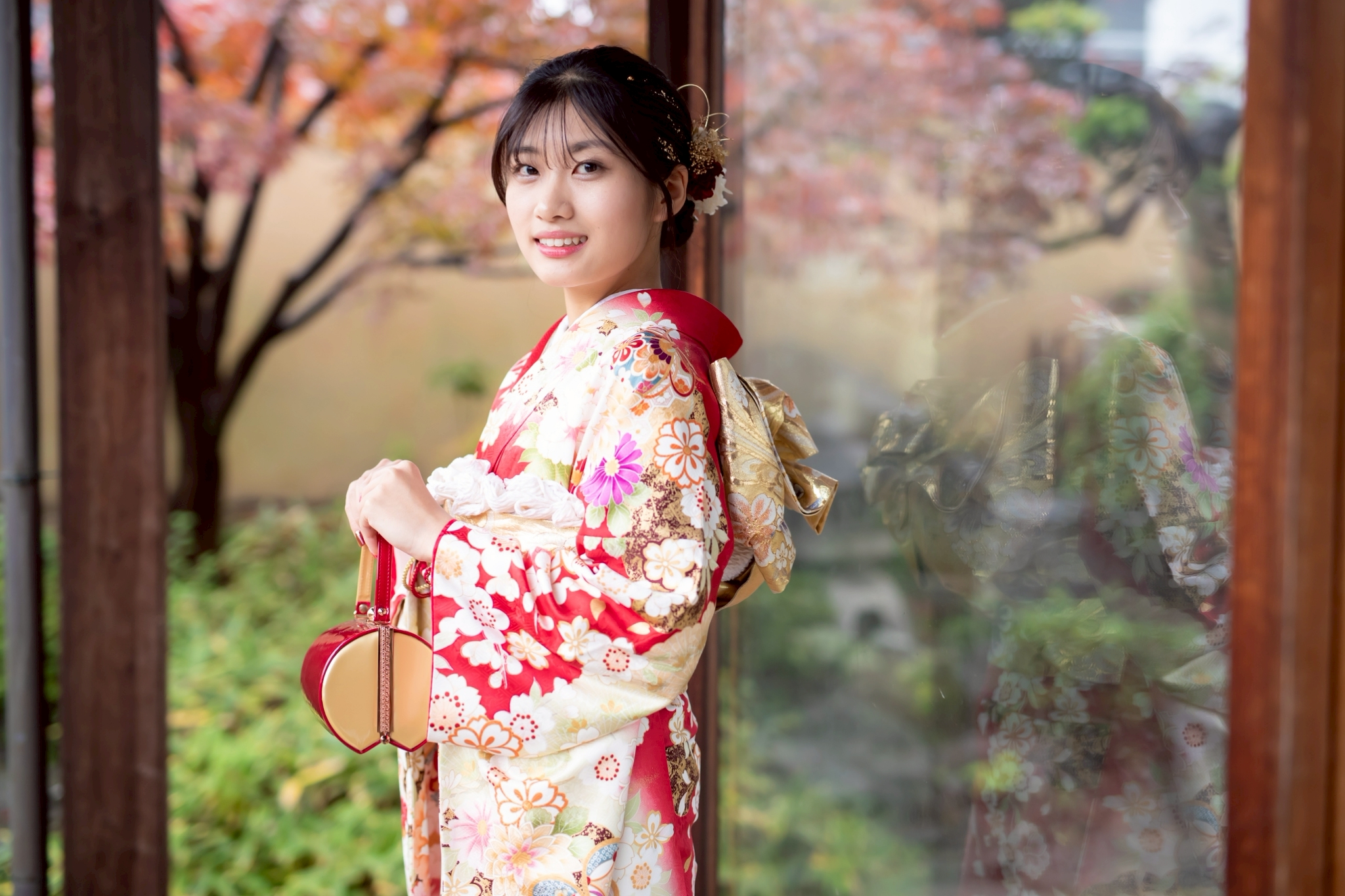 赤い振袖姿のお嬢様