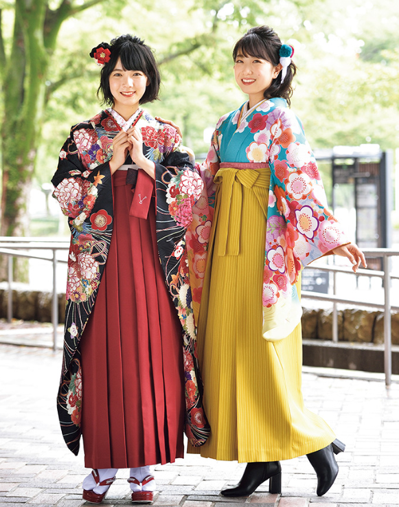 袴を着た女の子二人